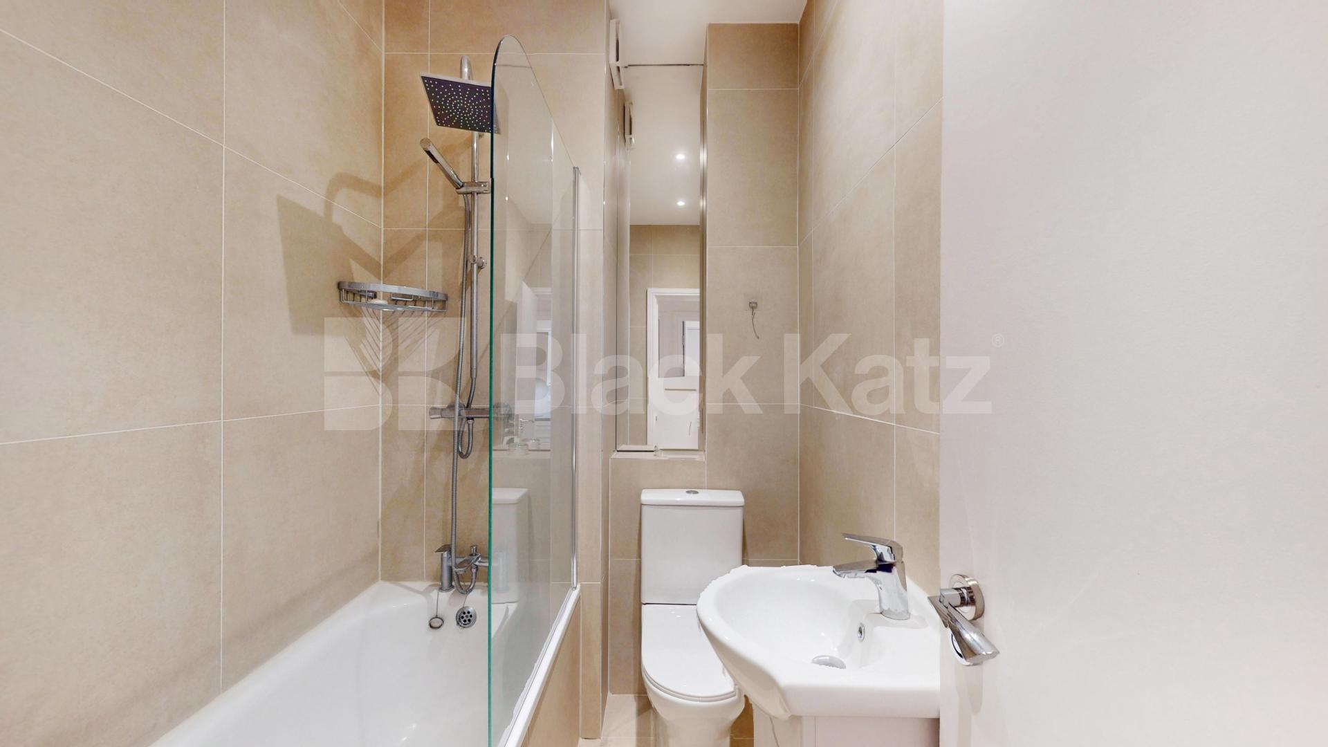 Contemporary One-Bedroom Home in West London Chepstow Road, Bayswater